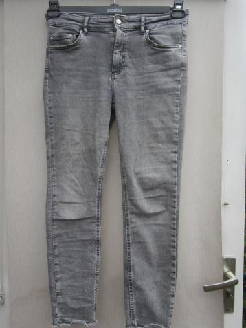 Spijkerbroek ONLY  mt 40  grijs  kort* beschikbaar voor biedingen