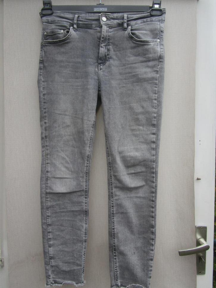 Spijkerbroek ONLY  mt 40  grijs  kort*, Kleding | Dames, Spijkerbroeken en Jeans, Zo goed als nieuw, W30 - W32 (confectie 38/40)