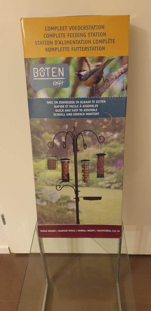 Voederstation compleet. Nieuw in ongeopende doos., Tuin en Terras, Vogelhuisjes en Vogelbaden, Nieuw, Ophalen of Verzenden