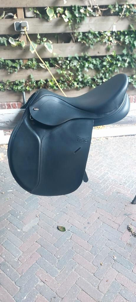 Tekna club zadel 16inc veelzijdigheidszadel max 20x gebruikt, Dieren en Toebehoren, Paarden en Pony's | Zadels, Zo goed als nieuw