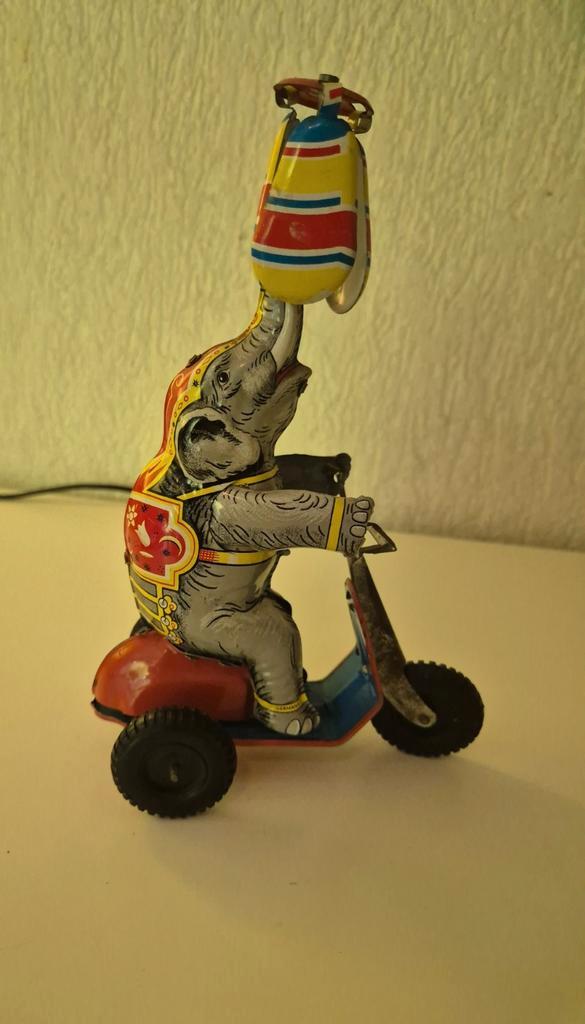 Vintage blikken speelgoed olifant op driewieler  1950, Verzamelen, Speelgoed, Gebruikt, Ophalen of Verzenden