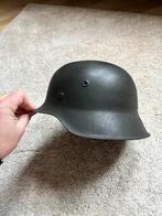 Duitse M42 Stahlhelm - Originele Verf, Naam Inscriptie, Ophalen of Verzenden, Overige soorten, Duitsland, Helm of Baret
