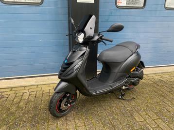 Piaggio Zip 4T met SP look kappen en alpha led slechts 3924k