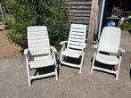 Gratis 3 witte kunststof standenstoelen, Ophalen, Gebruikt, Kunststof, Verstelbaar
