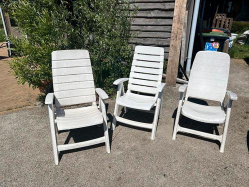 Gratis 3 witte kunststof verstelbare tuinstoelen, Tuin en Terras, Tuinstoelen, Gebruikt, Kunststof, Inklapbaar, Verstelbaar, Ophalen