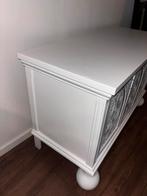 Witte kast met Sierlijke Details, Ophalen