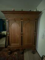 Antiek houten kast met versiering, Ophalen
