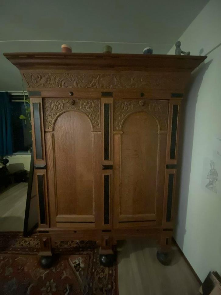 Antiek houten kast met versiering, Antiek en Kunst, Antiek | Meubels | Kasten, Ophalen
