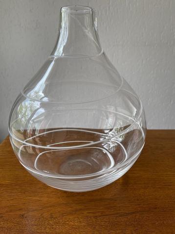 Grote Glazen Vaas & Witte draad door het Glas & Smalle Hals