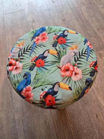 Leuk klein krukje met tropische print - gratis beschikbaar voor biedingen