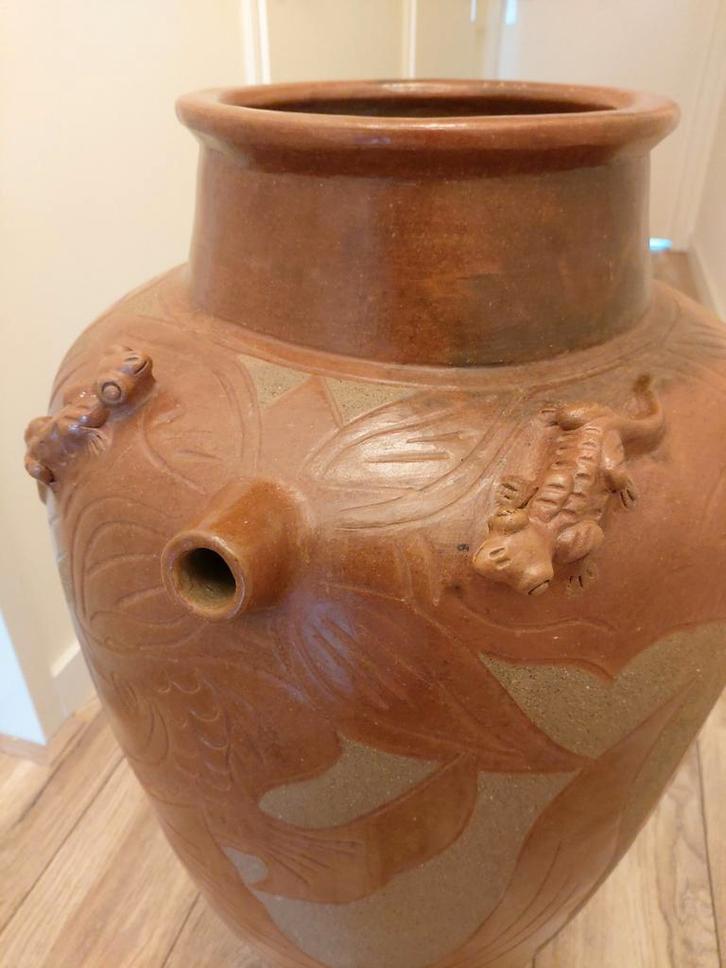 Grote Indonesische vaas met een warme bruine glazuur., Antiek en Kunst, Antiek | Vazen, Ophalen of Verzenden