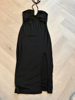 NIEUW: leuke jurk met split en mooi decolleté mt M, Maat 38/40 (M), Zwart, Nieuw, Ophalen of Verzenden