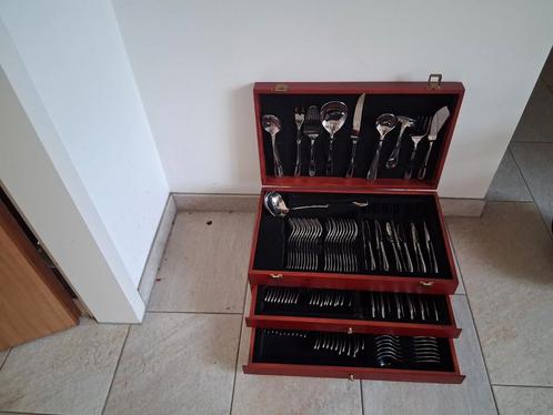 122-delig SOLA bestek in cassette, Huis en Inrichting, Keuken | Bestek, Zo goed als nieuw, Bestekset, Rvs of Chroom, Ophalen