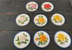 8 vintage blikken onderzetters met rozenmotief., Ophalen of Verzenden, Gebruikt, Glas of Kopje