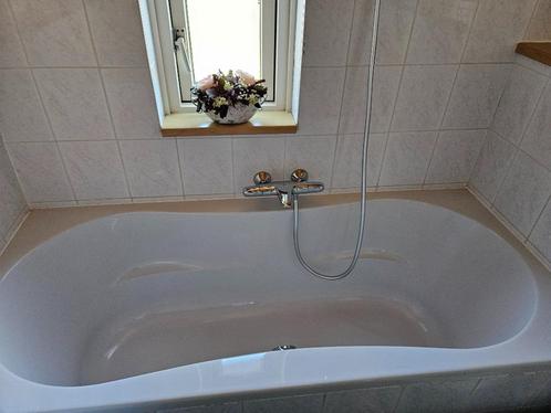 Badkamer: Bad, douchecabine, wastafelmeubel, Huis en Inrichting, Badkamer | Complete badkamers, Gebruikt, Met bad, Met douche