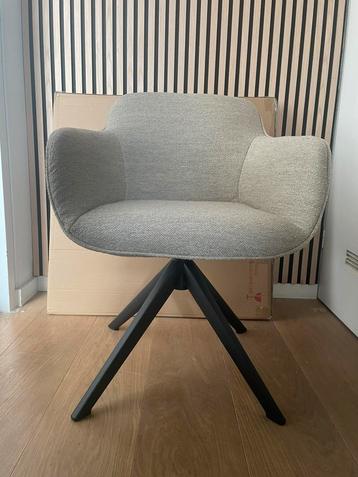 Nieuwe zandkleur bouclé stoel