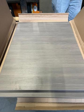 3 deuren voor keuken of kast, grijs. NIEUW. Prijs per deur beschikbaar voor biedingen