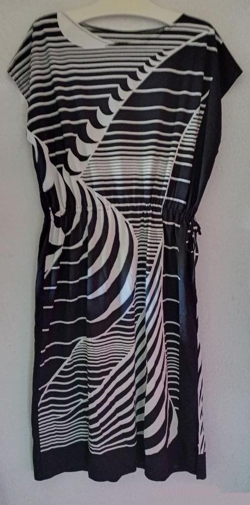 Goldfish, vintage jurk West Germany 44 / L, Kleding | Dames, Jurken, Zo goed als nieuw, Maat 42/44 (L), Zwart, Onder de knie, Ophalen of Verzenden