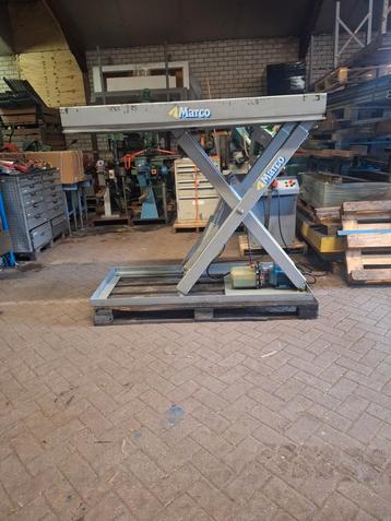 Heftafel  beschikbaar voor biedingen