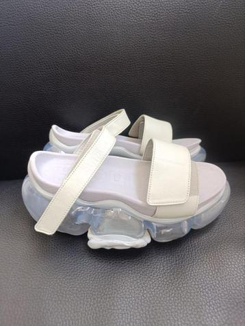 Stijlvolle Design Sandalen - Maat 40 beschikbaar voor biedingen