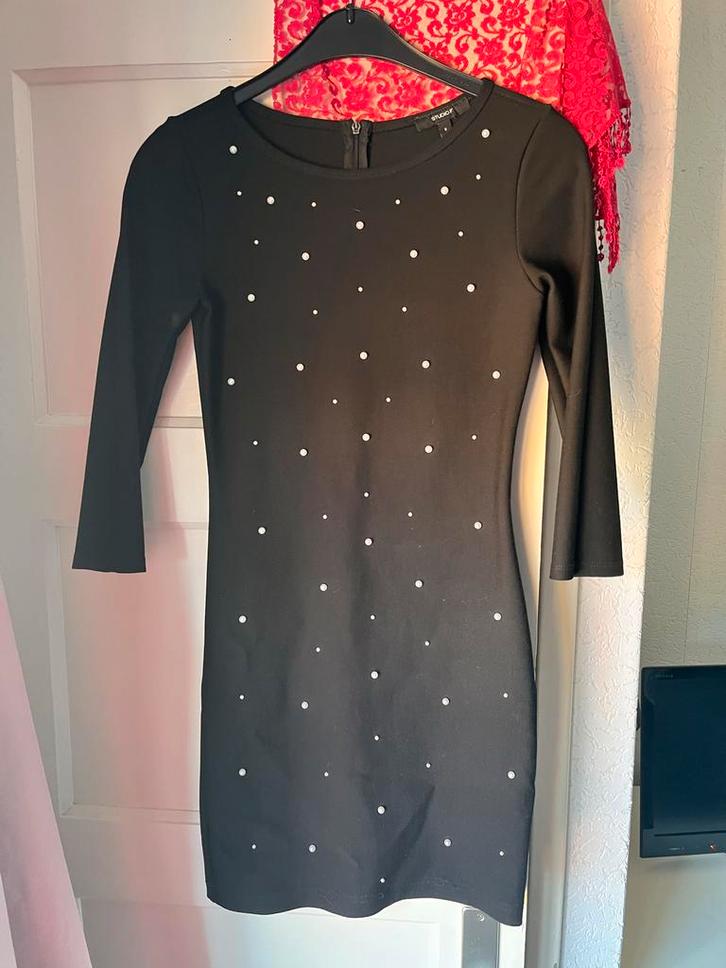 Studio F Jurkje met Parels, Kleding | Dames, Jurken, Zo goed als nieuw, Maat 36 (S), Zwart, Boven de knie, Ophalen of Verzenden