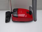 Krachtige 1600 watt Miele stofzuiger rood, Witgoed en Apparatuur, Gebruikt, Stofzuiger, 1200 tot 1600 watt, Ophalen