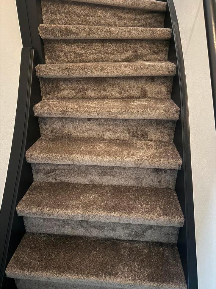 ‼️trap bekleden inc tapijt va €350 op=op trappen stofferen‼️, Huis en Inrichting, Stoffering | Vloerbedekking, Nieuw, Tapijt, minder dan 10 m²
