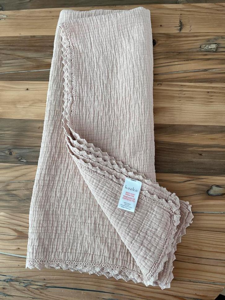 Koeka Deken Roze Kant - Zo Goed Als Nieuw, Kinderen en Baby's, Dekens, Slaapzakjes en Inbakerproducten, Zo goed als nieuw, Deken