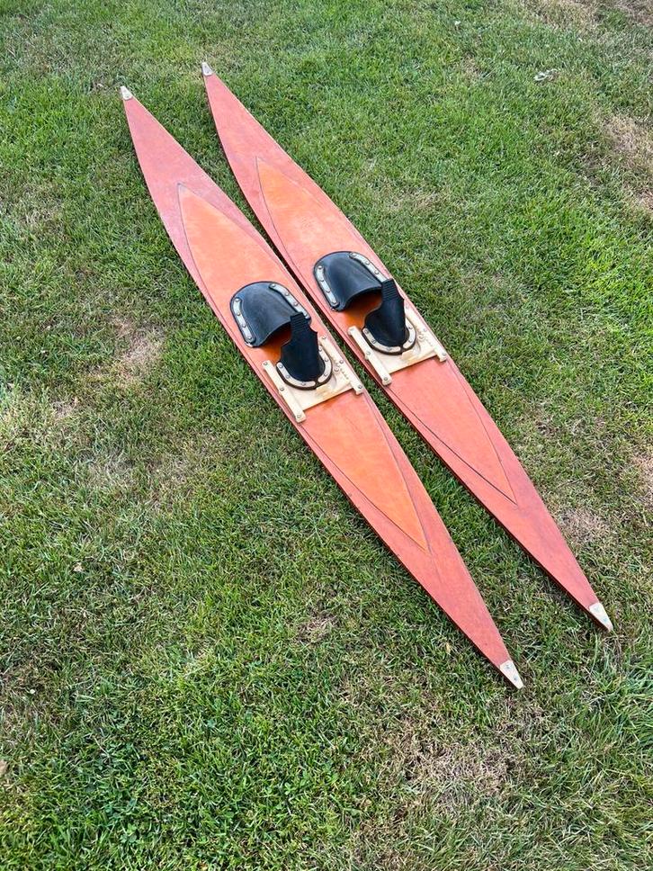 Mancave: Decoratieve Oude Vintage Houten Zweedse WATERSKI’S, Watersport en Boten, Waterski's, Gebruikt, Waterski's, 160 cm of meer