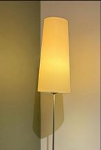 Holtkötter 6354 staande lamp, met witte kap en nikkel voet, Huis en Inrichting, Ophalen of Verzenden, Zo goed als nieuw, Metaal