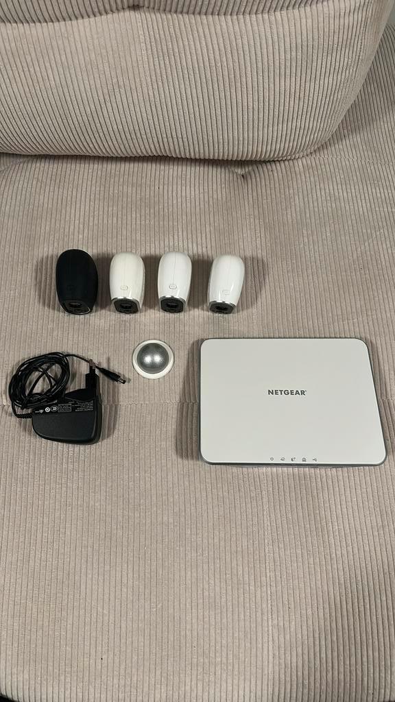 4 Arlo camera’s & Netgear Router incl. Oplaadkabel, Audio, Tv en Foto, Videobewaking, Zo goed als nieuw, Binnencamera, Ophalen of Verzenden