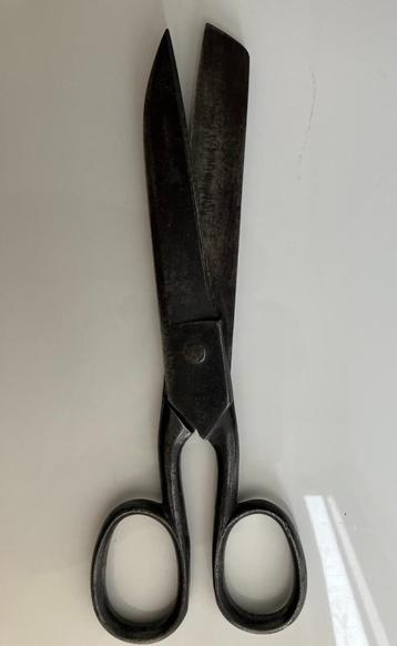 Antieke Naaischaar – Fraai decoratief item ✂️ beschikbaar voor biedingen