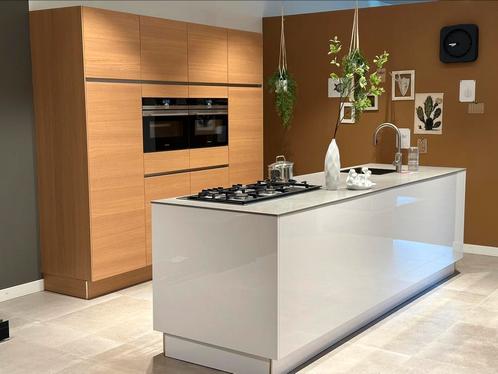 Zeer luxe showroomkeuken incl Siemens apparatuur, Huis en Inrichting, Keuken | Complete keukens, Nieuw, Dubbelwandige keuken, Wit
