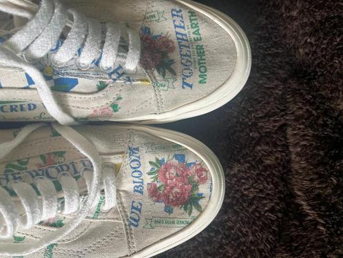 Vans maat 41 women 10 men 8,5 mother earth we bloom together, Kleding | Dames, Schoenen, Zo goed als nieuw, Sneakers of Gympen