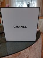 CHANEL GIFTBOX met Chanel proefjes, Ophalen, Zo goed als nieuw