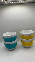 Koziol 4 mokken, 2 lichtblauw en 2 geel., Ophalen of Verzenden, Gebruikt, Gebruiksvoorwerp