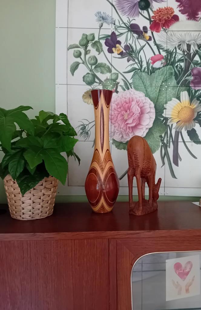 Houten vaas met mooi vintage midcentury design, Antiek en Kunst, Antiek | Vazen, Ophalen of Verzenden