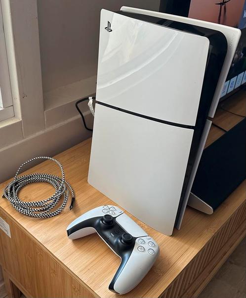 PlayStation 5 Disk Edition met toebehoren + 1 controller, Spelcomputers en Games, Spelcomputers | Sony PlayStation 5, Zo goed als nieuw