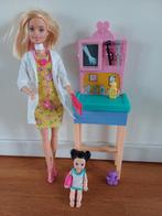 Barbie dokter met kindje, Ophalen of Verzenden, Zo goed als nieuw, Babypop