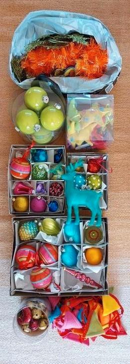 Kerstspullen kerstballen kerstslingers vrolijke kleuren  beschikbaar voor biedingen