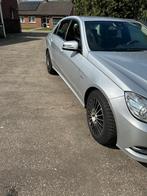 Mercedes-Benz E-Klasse 1.8 E200 CGI Sedan AUT 2009 Grijs, Auto's, Mercedes-Benz, Achterwielaandrijving, 4 cilinders, Particulier