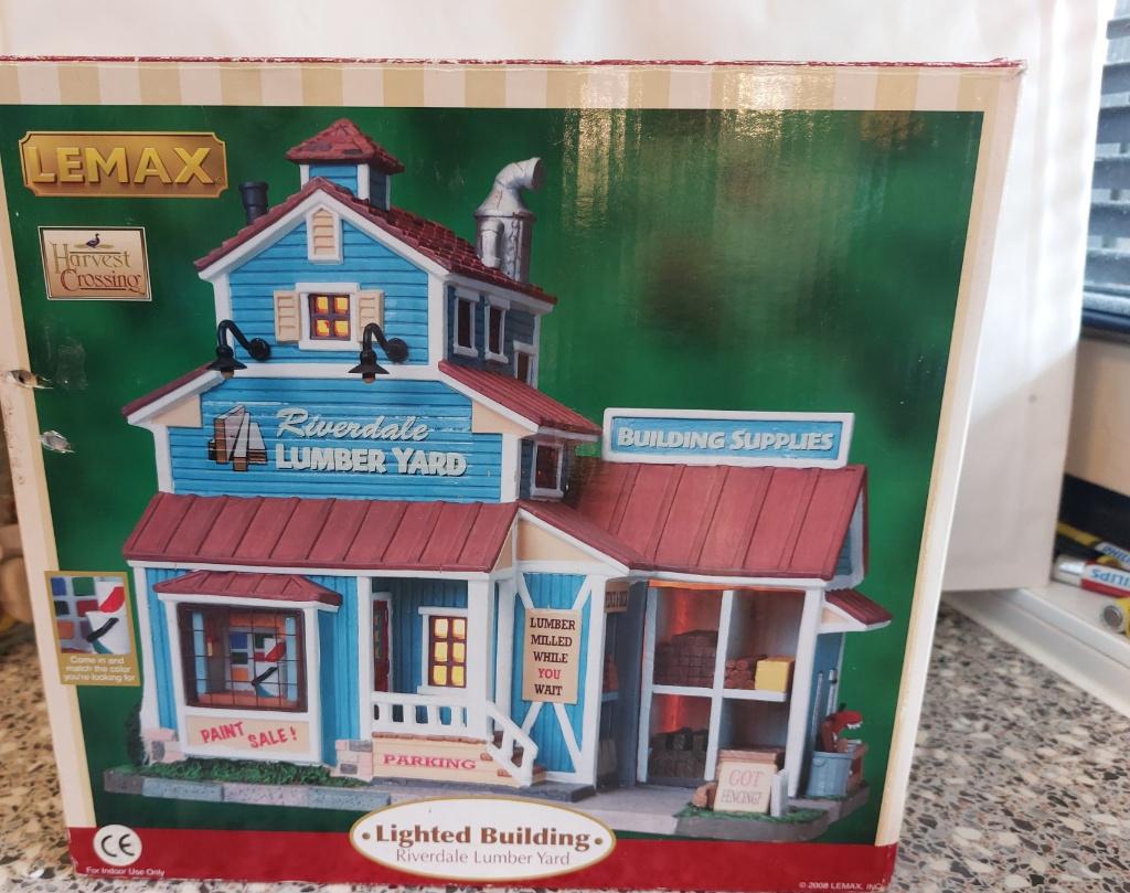Lemax Harvest Crossing Riverdale Lumber Yard 85690, Ophalen of Verzenden, Gebruikt