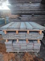 Diverse maten gebruikte betonnen opsluit banden., Tuin en Terras, Tegels en Klinkers, Gebruikt, Ophalen of Verzenden, 10 m² of meer