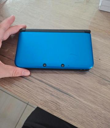 Gebruikte Nintendo 3DS - Blauw/Zwart incl stylus en lader. beschikbaar voor biedingen