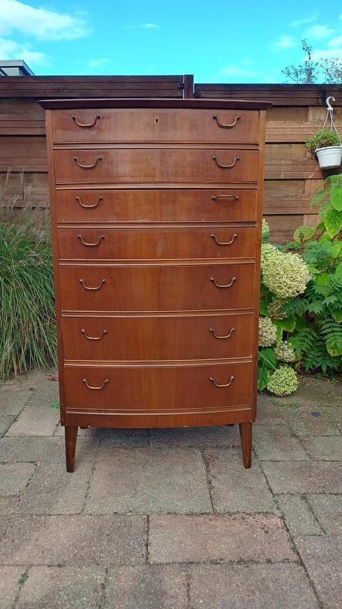 Deens Design vintage ladekast gebogen front notenhout 1960, Huis en Inrichting, Kasten | Ladekasten, Zo goed als nieuw, 100 tot 150 cm