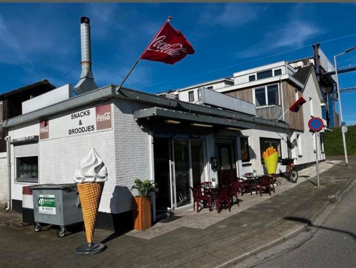 Snackbar ter Overname in Rotterdam met Trouw Klantenbestand, Zakelijke goederen, Exploitaties en Overnames