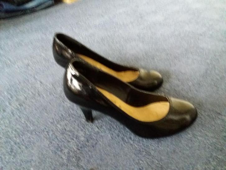 Een paar zwarte lak pumps, met een ronde neus., Kleding | Dames, Schoenen, Zo goed als nieuw, Schoenen met hoge hakken, Zwart