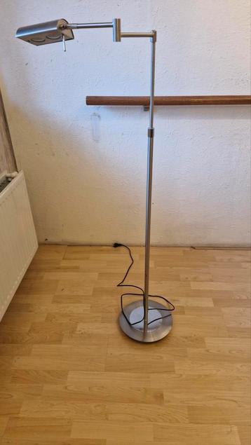 Stijlvolle metalen vloerlamp  beschikbaar voor biedingen
