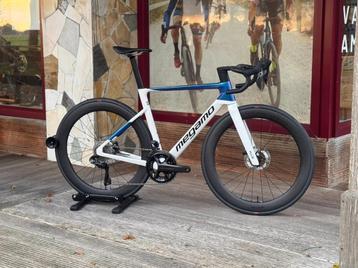 Megamo Pulse 05 CW Wit - Blauw M 2025 beschikbaar voor biedingen