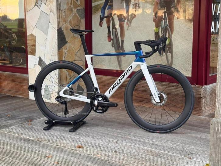 Megamo Pulse 05 CW Wit - Blauw M 2025, Fietsen en Brommers, Fietsen | Racefietsen, Nieuw, Overige merken